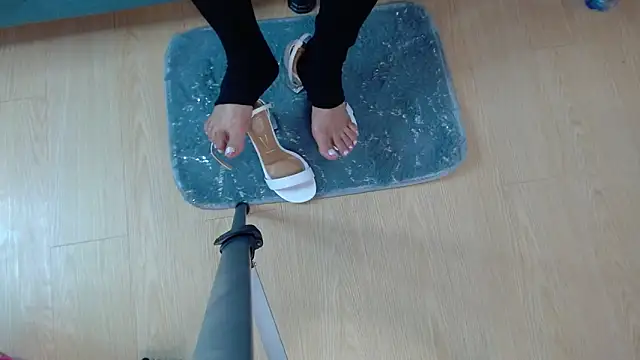 Snapshot of Vickysweeeettt chatting on September 13, 8:19 pm Vickysweeeettt online show from September 13, 8:19 pm