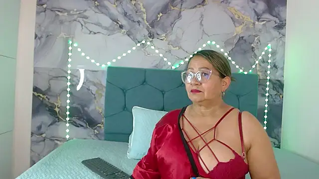 Snapshot of Vickysweeeettt chatting on September 16, 8:10 pm Vickysweeeettt online show from September 16, 8:10 pm