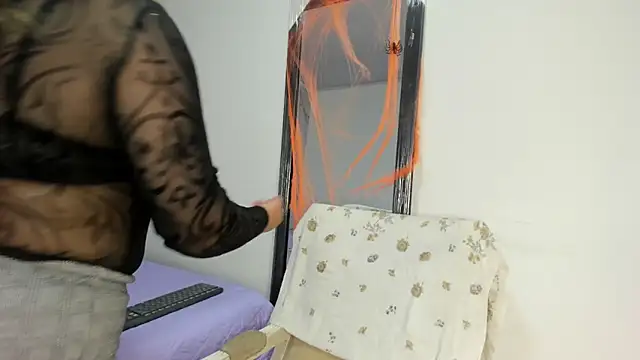 Snapshot of Vickysweeeettt chatting on October 20, 7:47 pm Vickysweeeettt online show from October 20, 7:47 pm