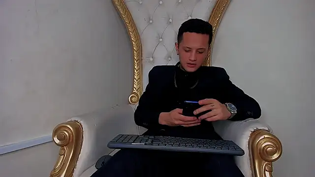 SkinnyZetth online show from October 24, 5:04 am