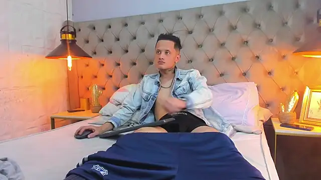 SkinnyZetth online show from October 25, 5:15 am