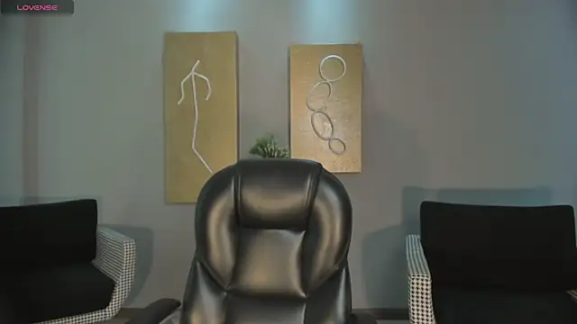 Snapshot of TiffannySins chatting on November 14, 4:11 am TiffannySins online show from November 14, 4:11 am