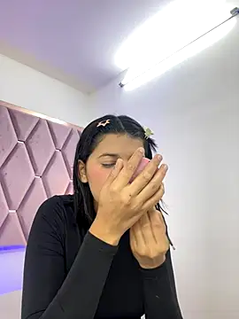 Snapshot of MaskedGirl_ chatting on September 28, 11:59 am MaskedGirl online show from September 28, 11:59 am