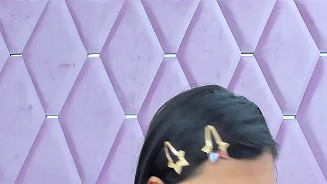 Snapshot of MaskedGirl_ chatting on October 8, 11:30 am MaskedGirl online show from October 8, 11:30 am