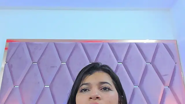 Snapshot of MaskedGirl_ chatting on October 19, 1:01 pm MaskedGirl online show from October 19, 1:01 pm