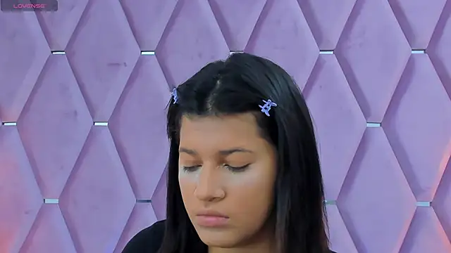 Snapshot of MaskedGirl_ chatting on October 21, 11:55 am MaskedGirl online show from October 21, 11:55 am