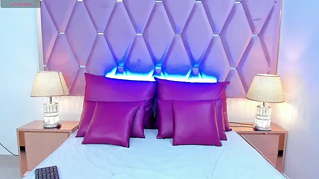 Snapshot of MaskedGirl_ chatting on November 5, 12:16 pm MaskedGirl online show from November 5, 12:16 pm