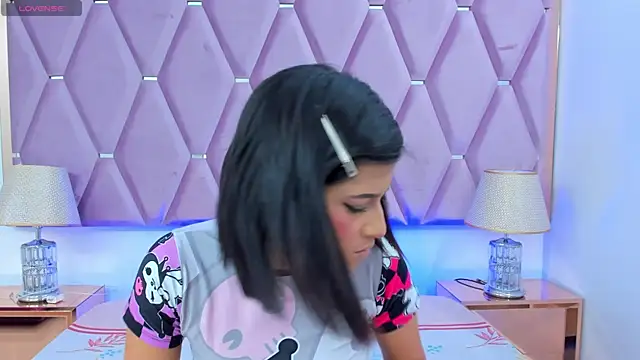 Snapshot of MaskedGirl_ chatting on November 15, 10:23 am MaskedGirl online show from November 15, 10:23 am