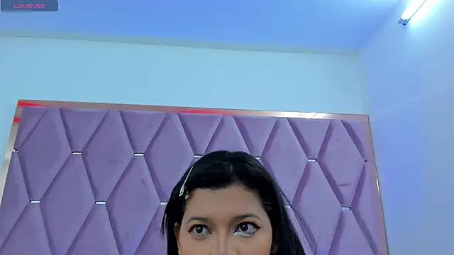 Snapshot of MaskedGirl_ chatting on November 16, 11:05 am MaskedGirl online show from November 16, 11:05 am