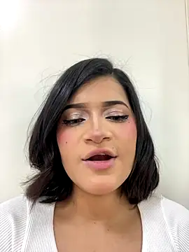 Snapshot of MaskedGirl_ chatting on November 18, 4:44 pm MaskedGirl online show from November 18, 4:44 pm