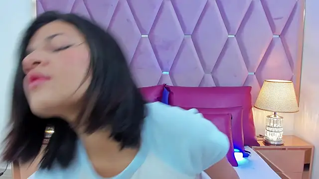 Snapshot of MaskedGirl_ chatting on November 19, 12:16 pm MaskedGirl online show from November 19, 12:16 pm