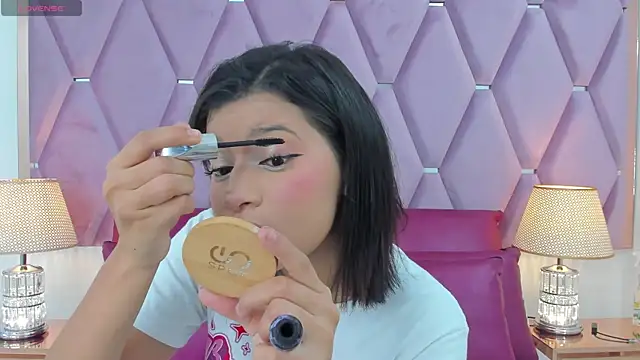 Snapshot of MaskedGirl_ chatting on November 28, 12:08 pm MaskedGirl online show from November 28, 12:08 pm