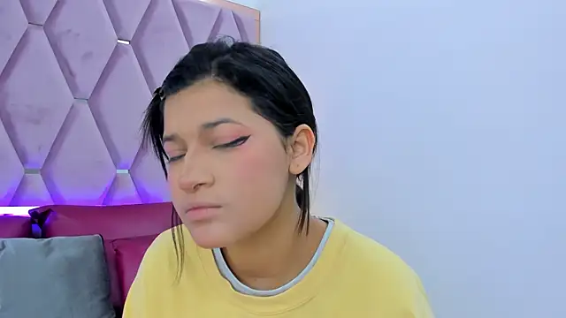 Snapshot of MaskedGirl_ chatting on November 29, 12:08 pm MaskedGirl online show from November 29, 12:08 pm