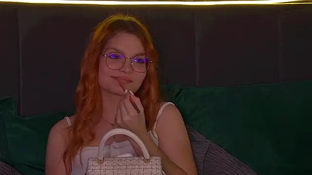 Snapshot of BellaMarebelle chatting on September 21, 4:14 am BellaMarebelle online show from September 21, 4:14 am