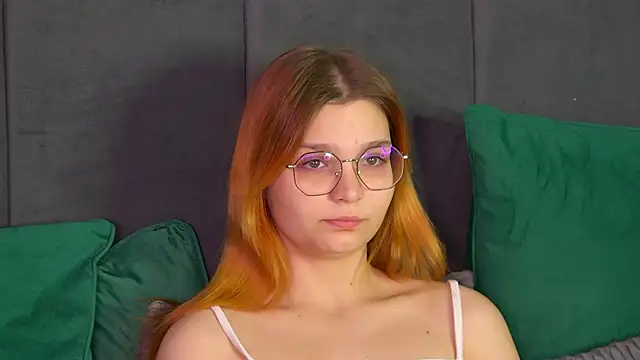 Snapshot of BellaMarebelle chatting on October 24, 4:20 am BellaMarebelle online show from October 24, 4:20 am