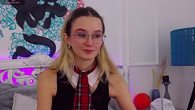 MaeLili online show from November 4, 4:11 am