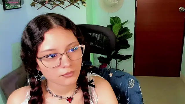 Krysten Riter online show from November 26, 2:40 pm