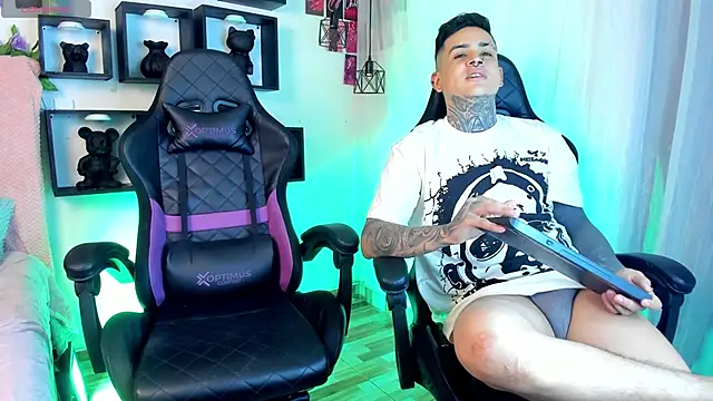 Sarahandzack online show from November 14, 6:12 am