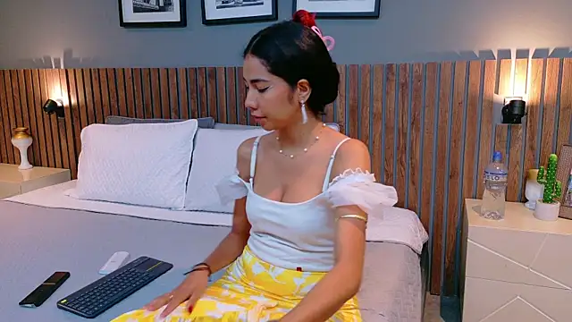 Snapshot of luna_roja25 chatting on September 22, 1:24 pm luna roja25 online show from September 22, 1:24 pm