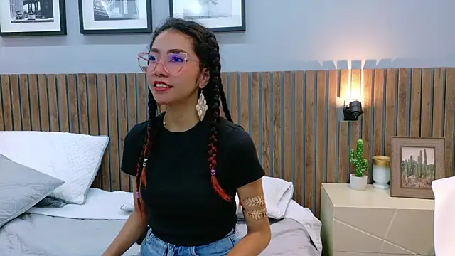 Snapshot of luna_roja25 chatting on November 24, 1:22 pm luna roja25 online show from November 24, 1:22 pm