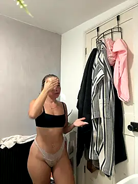 KayleeBella online show from October 2, 9:22 pm