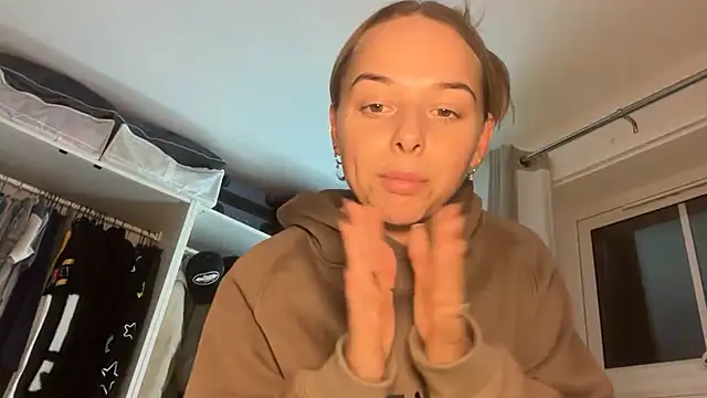 KayleeBella online show from November 21, 5:11 pm