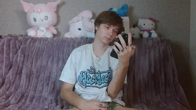 Snapshot of hilt_on_ chatting on October 25, 7:27 am hilt on online show from October 25, 7:27 am