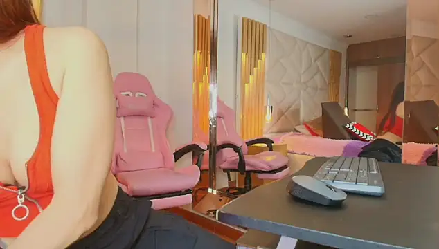 Rose Nichols online show from October 3, 7:33 pm