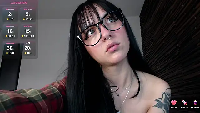 Snapshot of babedooll chatting on October 1, 1:44 am babedooll online show from October 1, 1:44 am