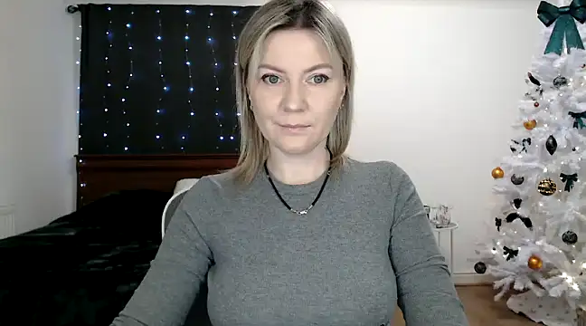 Snapshot of ParadiseAlina chatting on December 15, 6:37 pm ParadiseAlina online show from December 15, 6:37 pm