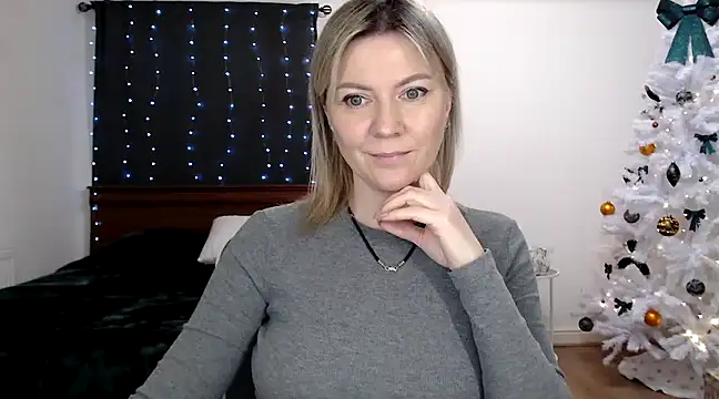 Snapshot of ParadiseAlina chatting on December 15, 9:42 pm ParadiseAlina online show from December 15, 9:42 pm