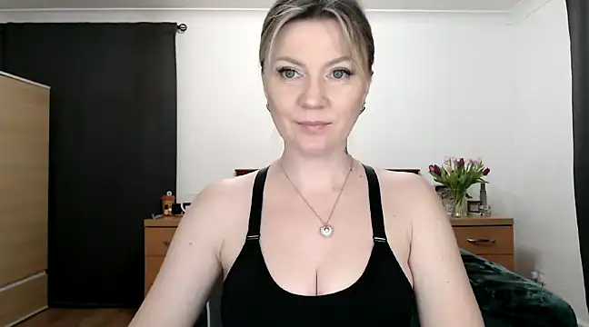 Snapshot of ParadiseAlina chatting on January 18, 6:43 pm ParadiseAlina online show from January 18, 6:43 pm