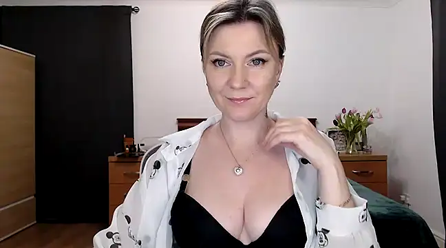 Snapshot of ParadiseAlina chatting on January 20, 10:15 pm ParadiseAlina online show from January 20, 10:15 pm