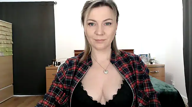 Snapshot of ParadiseAlina chatting on February 4, 2:53 pm ParadiseAlina online show from February 4, 2:53 pm