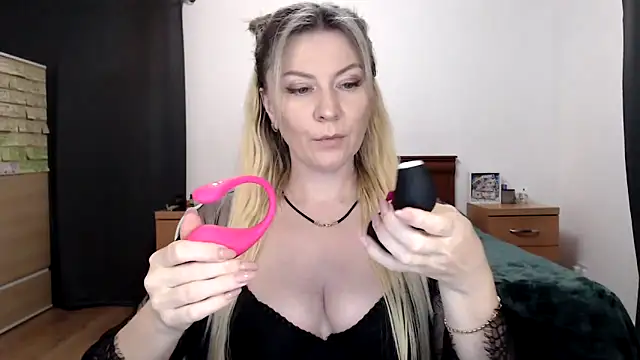 Snapshot of ParadiseAlina chatting on October 1, 7:20 pm ParadiseAlina online show from October 1, 7:20 pm