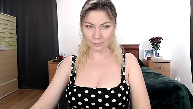 Snapshot of ParadiseAlina chatting on November 17, 2:56 pm ParadiseAlina online show from November 17, 2:56 pm