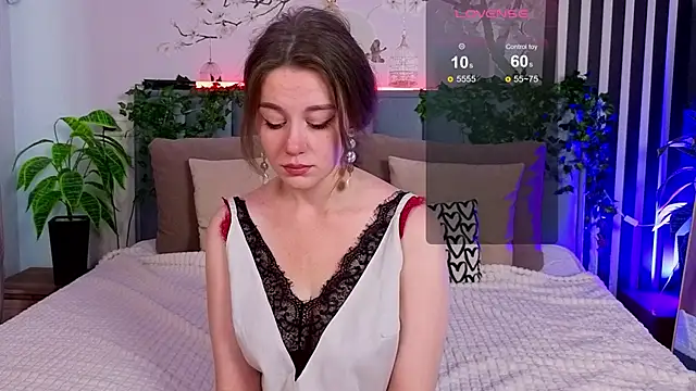 Snapshot of SkyHelen chatting on October 6, 5:27 am SkyHelen online show from October 6, 5:27 am