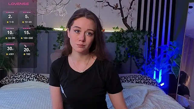 Snapshot of SkyHelen chatting on November 13, 4:33 am SkyHelen online show from November 13, 4:33 am