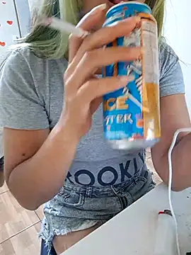 Snapshot of euahotmarii20 chatting on November 20, 4:45 am euahotmarii20 online show from November 20, 4:45 am