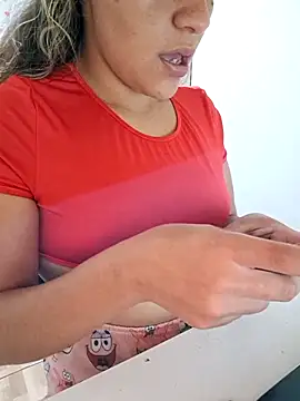 Snapshot of euahotmarii20 chatting on December 14, 4:07 am euahotmarii20 online show from December 14, 4:07 am