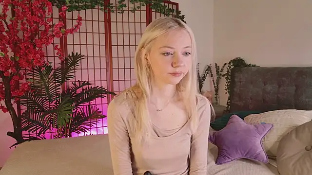 Snapshot of NyxBlonde chatting on November 16, 1:17 pm NyxBlonde online show from November 16, 1:17 pm