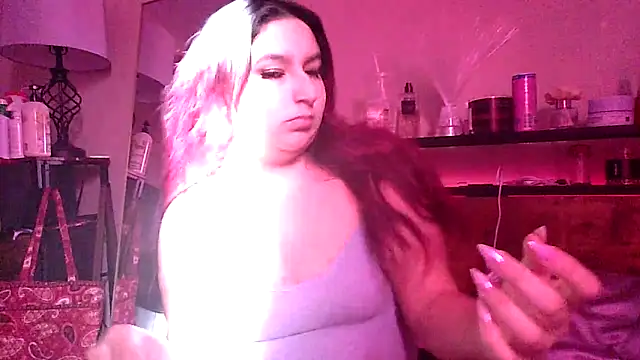 luvvespie online show from November 20, 8:19 pm