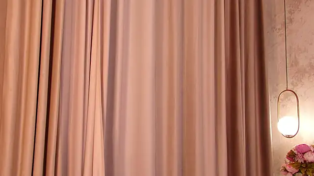 Olivia Mourr online show from November 28, 5:04 pm