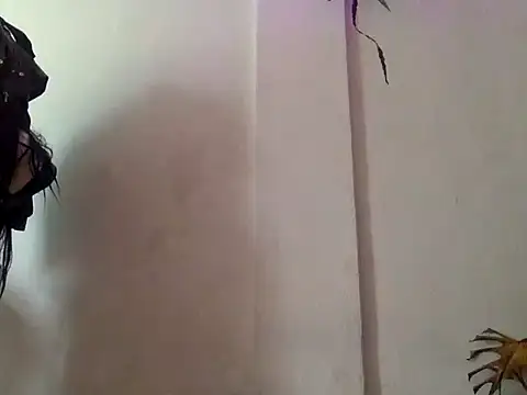 chrisalmeid  online show from November 4, 10:03 am