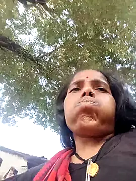 Snapshot of Hot-honi chatting on November 10, 4:33 am Hot-honi online show from November 10, 4:33 am