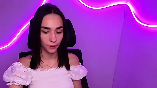 Snapshot of Bella_Night4 chatting on September 15, 5:29 am Bella Night4 online show from September 15, 5:29 am