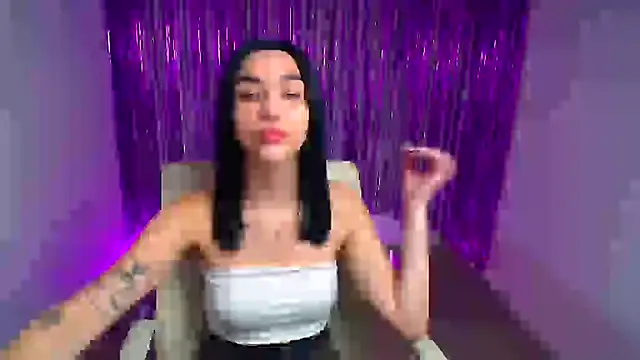 Snapshot of Bella_Night4 chatting on October 3, 6:10 am Bella Night4 online show from October 3, 6:10 am