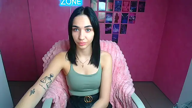 Snapshot of Bella_Night4 chatting on October 29, 7:21 am Bella Night4 online show from October 29, 7:21 am