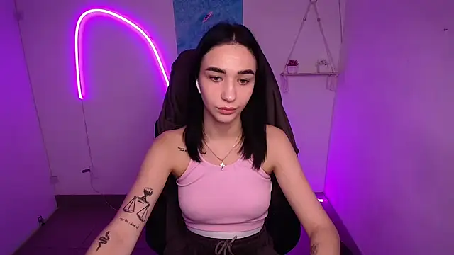 Snapshot of Bella_Night4 chatting on November 6, 6:47 am Bella Night4 online show from November 6, 6:47 am