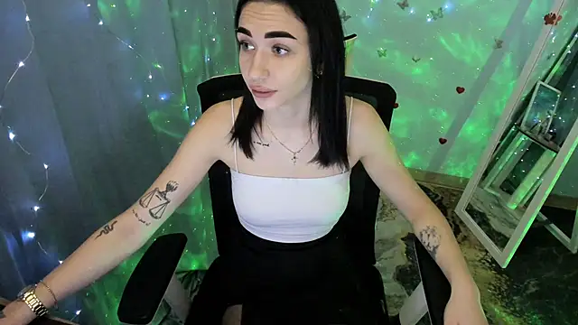 Snapshot of Bella_Night4 chatting on November 19, 7:41 am Bella Night4 online show from November 19, 7:41 am